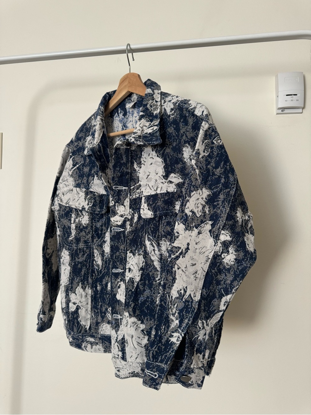 Vintage Floral Tapestry Jacket Blue White Oversized Button Front Shacket Size M